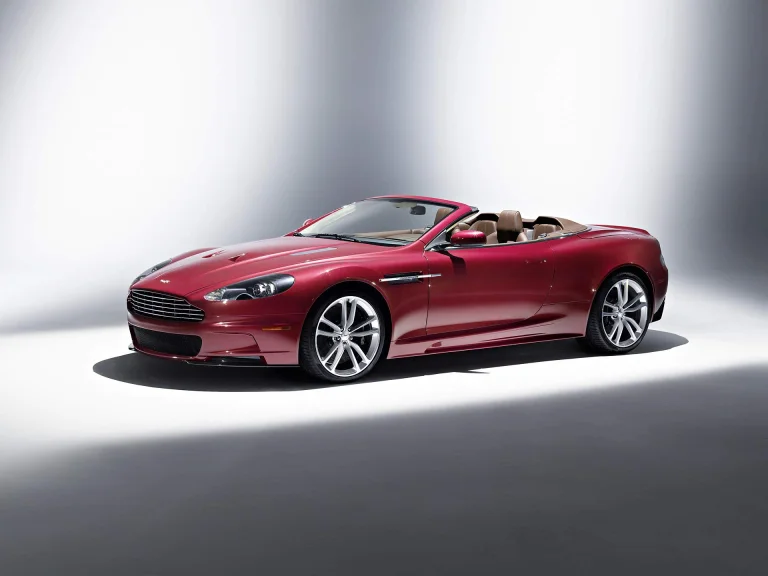 бордовий кабріолет dbs volante у студійному освітленні, aston martin volante, aston martin, астон мартін, диски, колеса, кабріолети, машини, автомобілі, спорткари, авто