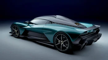 смарагдовий aston martin valhalla у студійному світлі, aston martin valhalla, aston martin, астон мартін, диски, колеса, купе, машини, автомобілі, спорткари, суперкари, гіперкари, авто