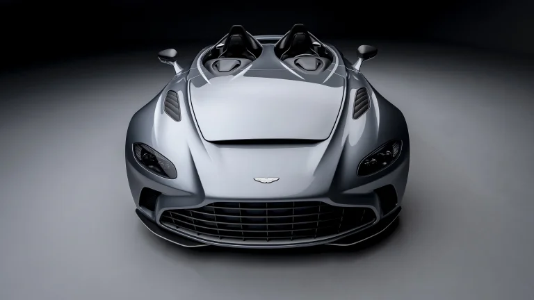 сріблястий спідстер aston martin v12 speedster у студійному освітленні, aston martin v12 speedster, aston martin, астон мартін, машини, автомобілі, спорткари, суперкари, гіперкари, авто