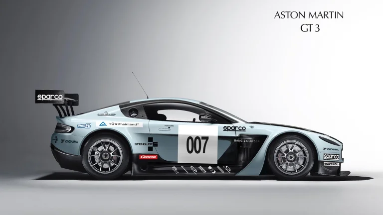 гоночний aston martin vantage gt3 у студійному світлі, aston martin v12 vantage gt3, aston martin, астон мартін, диски, колеса, машини, автомобілі, спорткари, авто