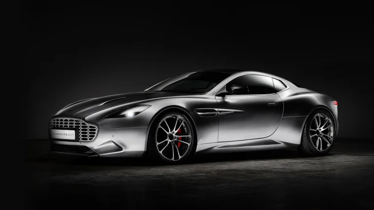 сріблястий aston martin thunderbolt у напівтемряві студії, aston martin thunderbolt, aston martin, астон мартін, диски, колеса, машини, автомобілі, спорткари, суперкари, гіперкари, фари, авто