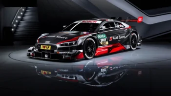 Гоночный болид Audi RS5 DTM в студийном освещении