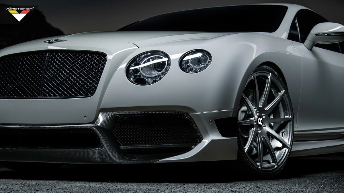 Білий Bentley Continental GT з карбоновим обвісом Vorsteiner