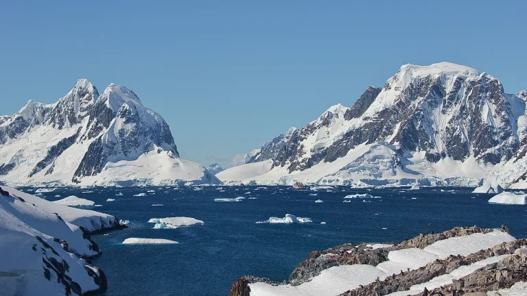 the snow-capped peaks of antarctica on a clear day, antarctica, arctic, glaciers, icebergs, landscapes, mountains, peaks, hills, ocean, oceans, pacific ocean, snow, winter, winters, nature, world