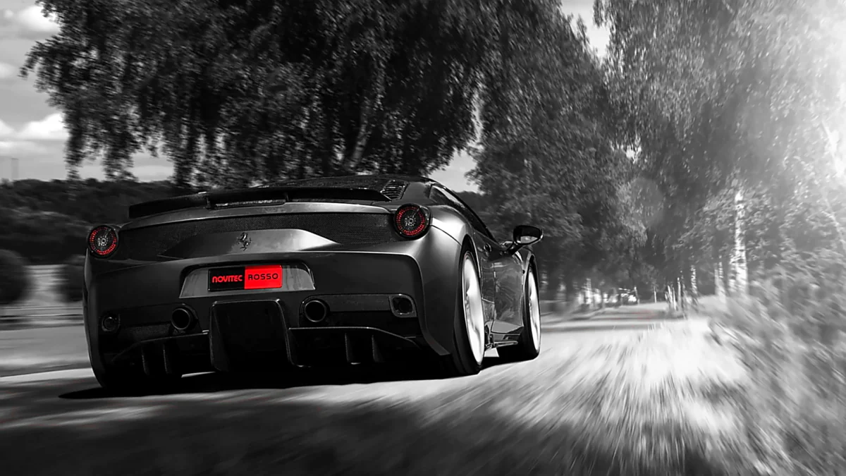Ferrari 458 Italia в тюнинге Novitec Rosso мчится по аллее