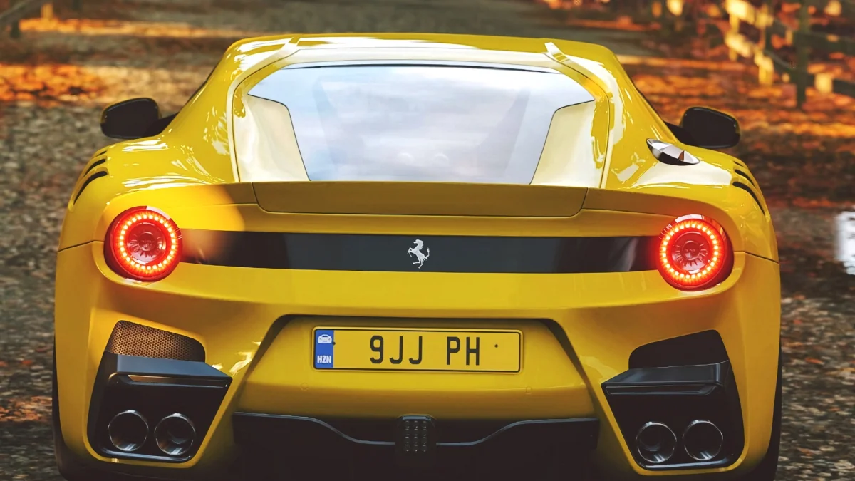 Желтый Ferrari F12tdf в лучах осеннего солнца