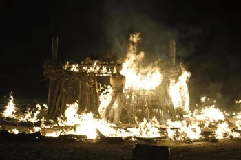 daenerys targaryen on the funeral pyre, emilia clarke, bonfires, flame, characters, actors, fire, game of thrones, tv shows, women, movies, cinema