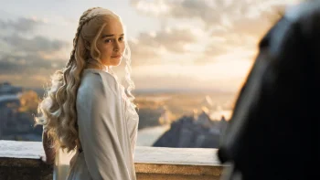 daenerys targaryen against the backdrop of a golden sunset, emilia clarke, blondes, characters, actors, game of thrones, sunsets, sunset, tv shows, women, movies, cinema