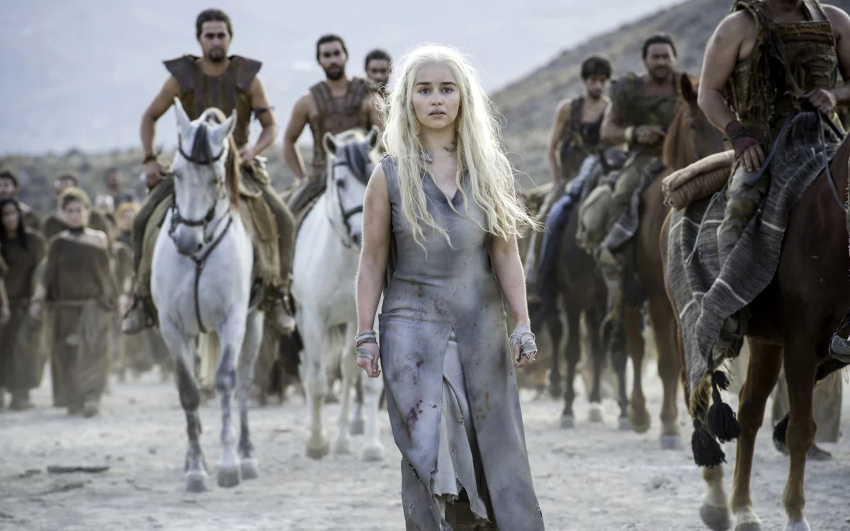 daenerys targaryen surrounded by dothraki, emilia clarke, characters, actors, deserts, game of thrones, horses, men, tv shows, warriors, women, movies, cinema
