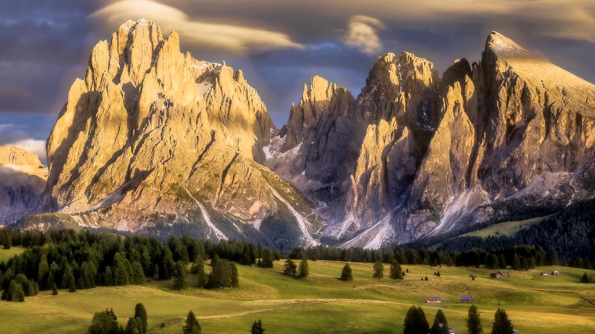 The golden peaks of the Sečeda mountain range in Italy