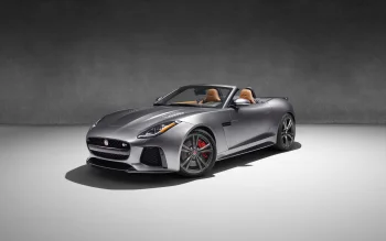 Серебристый Jaguar F-Type SVR в студийном освещении