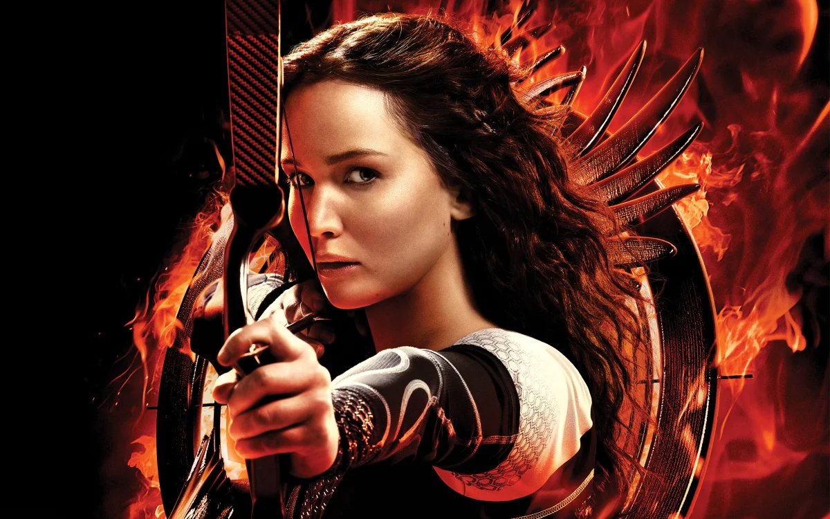 Katniss Everdeen with a bow in the movie "The Hunger Games"