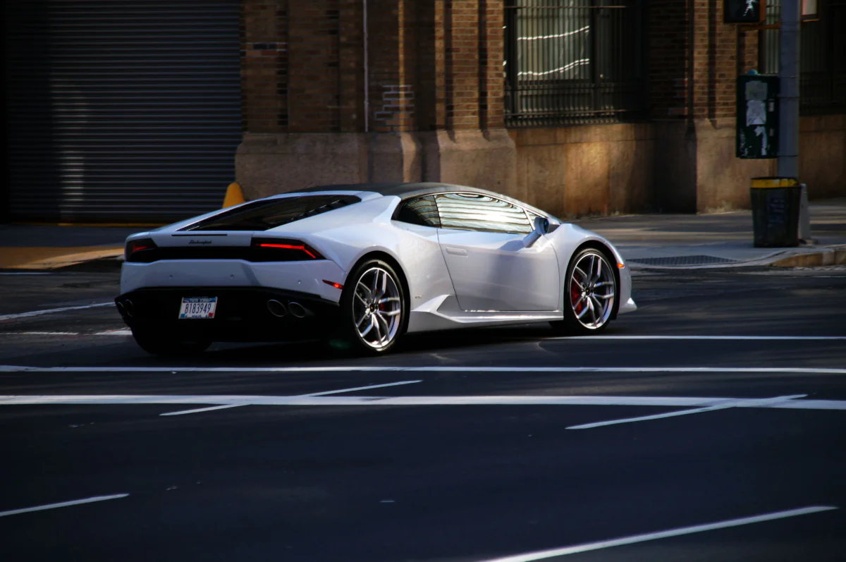 Белый Lamborghini Huracan на улицах Нью-Йорка