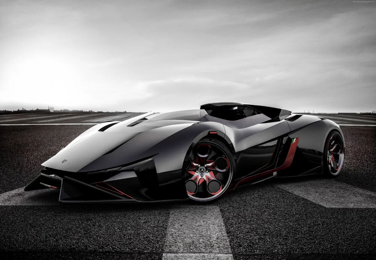 Футуристичный концепт Lamborghini Egoista на взлетной полосе
