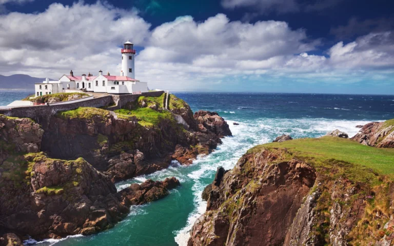 Fana Head Lighthouse on Ireland's rocky coast