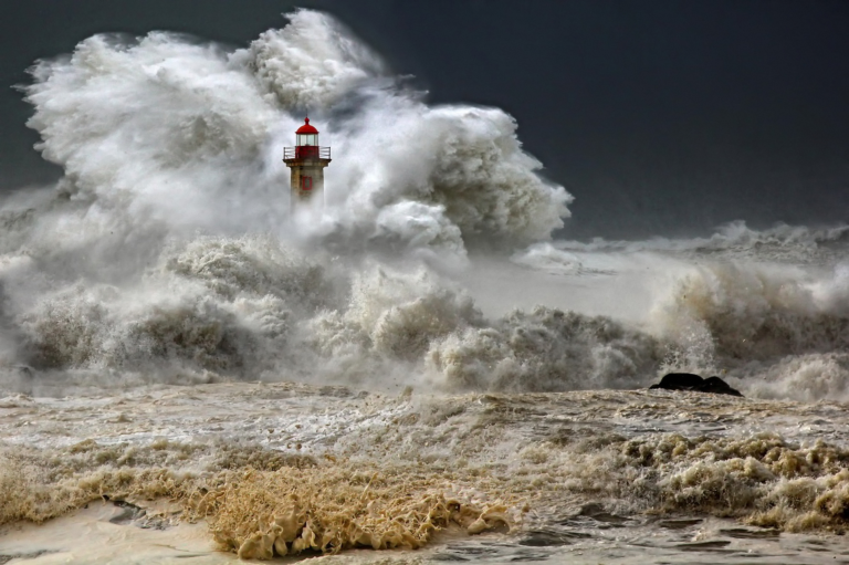The Felgeirash Lighthouse in Porto during a powerful ocean storm