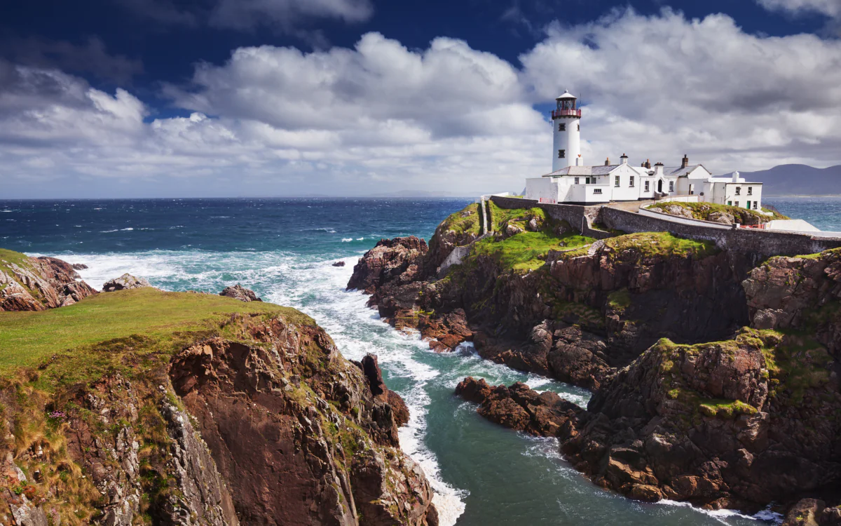 Fana Head Lighthouse on Ireland's rocky coast