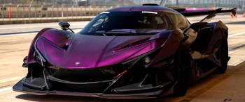 Фиолетовый гиперкар Apollo Intensa Emozione на гоночном треке
