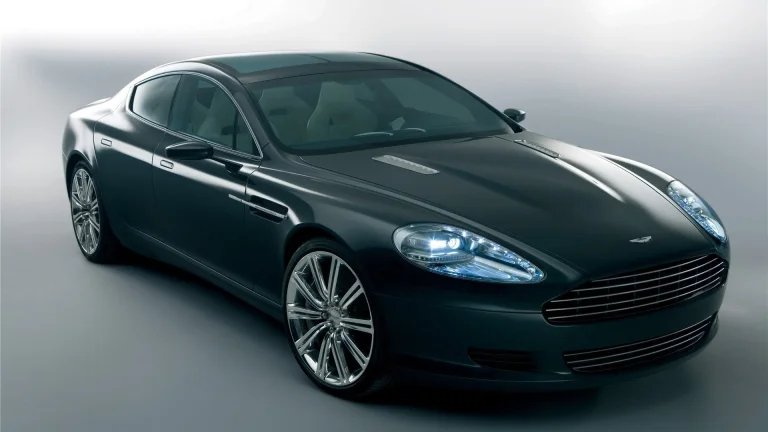 темно-зелений aston martin rapide у студійному світлі, aston martin rapide, aston martin, астон мартін, диски, колеса, машини, автомобілі, седани, спорткари, фари, авто