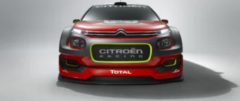 Спортивный Citroen C3 WRC в студийном освещении