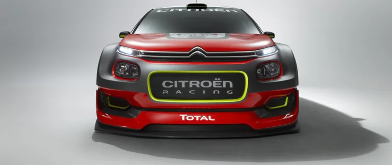 Спортивный Citroen C3 WRC в студийном освещении
