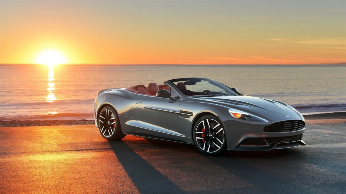 Aston Martin Vanquish Volante на фоне золотистого заката у океана