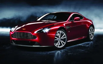 Красный Aston Martin V8 Vantage