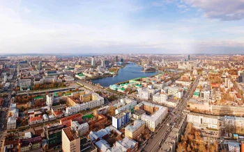 вид на реку исеть и центр екатеринбурга, россия, екатеринбург, города, город, городской пейзаж, городские пейзажи, городские виды, дороги, пути, трассы, шоссе, магистрали, автострады, проспекты, проезды, небоскребы, реки, каналы, ручьи, улицы, архитектура, мир