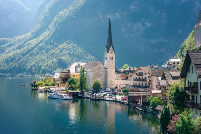 the evangelical church in hallstatt, austria, evangelical church, boats, motorboats, speedboats, churches, cities, city, cityscape, cityscapes, galstat, lakes, bodies of water, mountains, peaks, hills, reflections, architecture, world