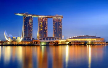 вечерние огни marina bay sands в сингапуре, marina bay sands, сингапур, города, город, городской пейзаж, городские пейзажи, городские виды, инженерное чудо, инженерные сооружения, инженерные конструкции, море, моря, набережные, пристани, небоскребы, ночные огни, огни, фонари, подсветка, ночь, отели, отражения, архитектура, мир