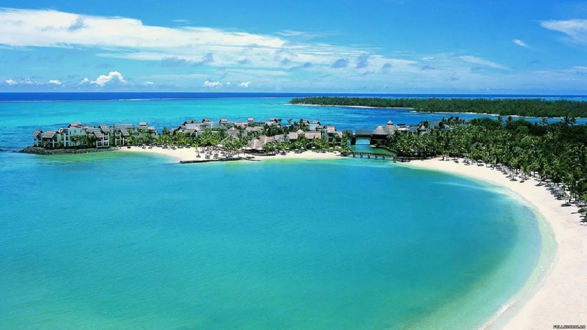 A resort hotel on the shore of a turquoise lagoon on the island of Mauritius