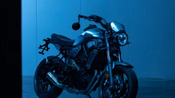 A Yamaha XSR700 in the blue light of a neon-lit parking lot
