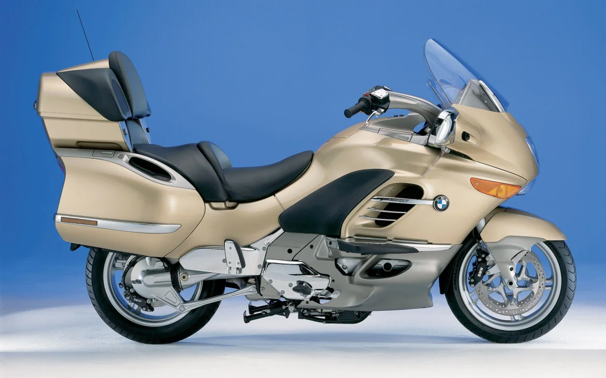золотистый туристический мотоцикл bmw k1200lt, bmw k1200lt, bmw, бмв, круизер мотоциклы, круизеры, американская классика, классика, мотоциклы, байки, техника