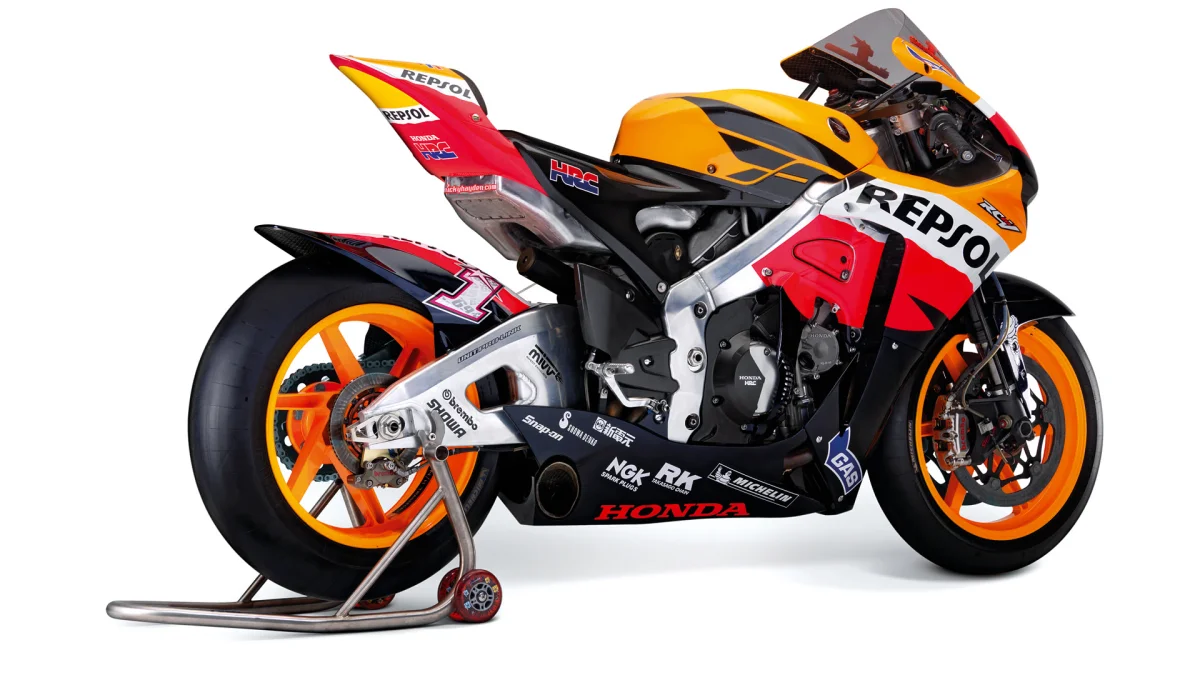 спортивний honda rc211v у легендарній лівреї repsol, honda rc211v, honda, хонда, диски, колеса, мотоцикли, байки, спортивні мотоцикли, техніка