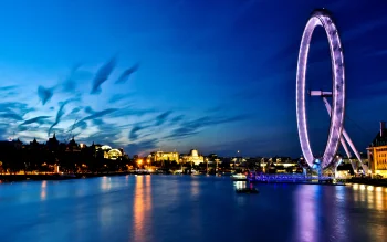 Огни London Eye на фоне вечернего неба Лондона