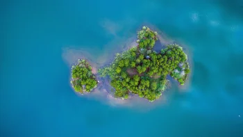 зеленый остров в лазурных водах, деревья, лес, леса, озера, водоемы, острова, пейзажи, мир, природа