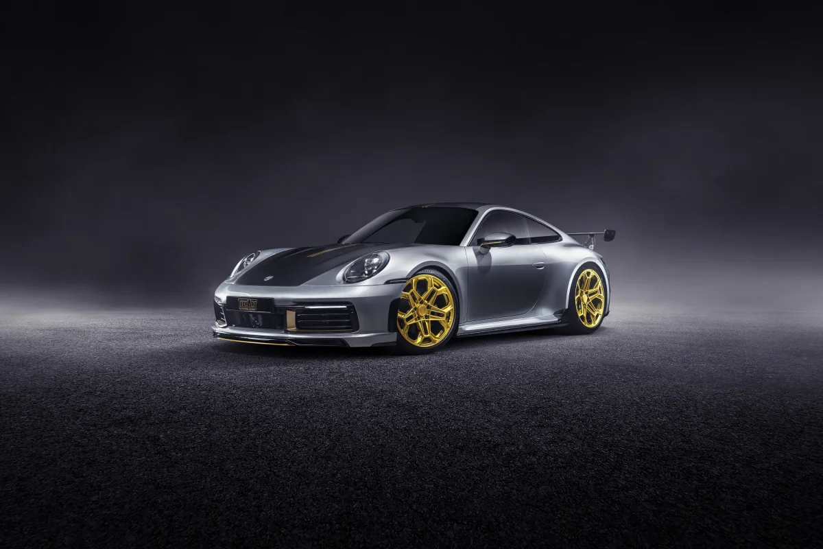 Сріблястий TechArt GTstreet R із золотими дисками