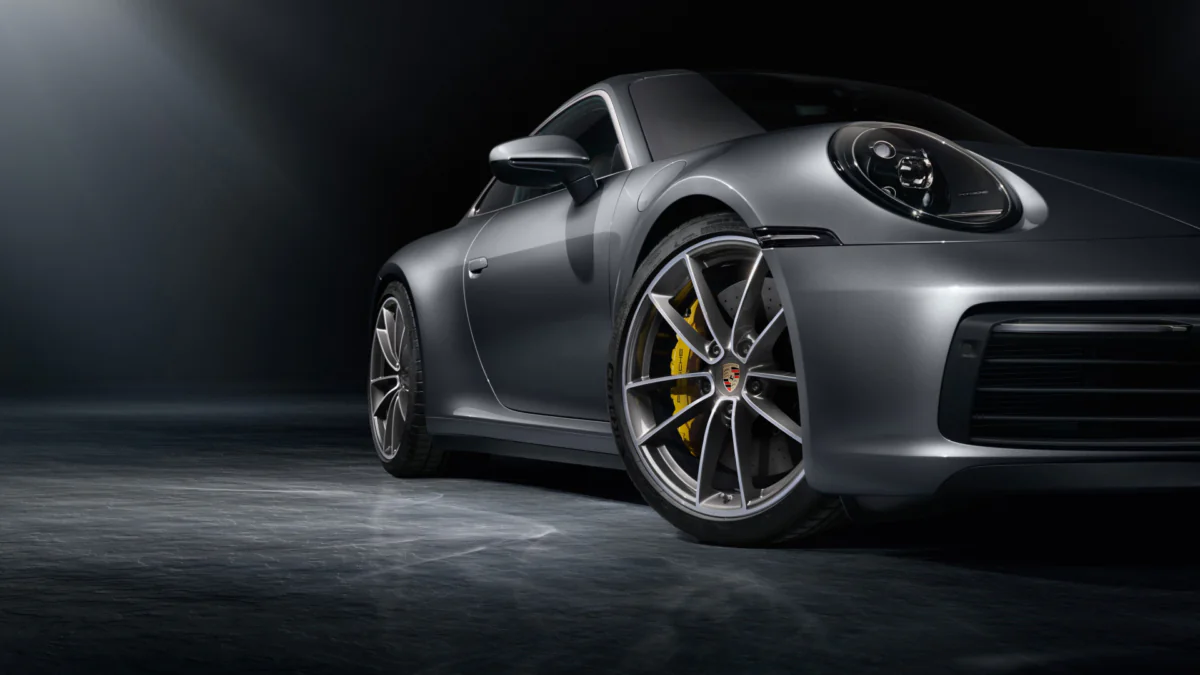 Серый Porsche 911