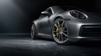 Сірий Porsche 911