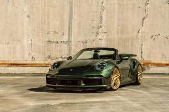 смарагдовий porsche 911 turbo s cabriolet на тлі бетонної стіни, porsche 911, porsche, диски, колеса, кабріолети, машини, автомобілі, порше, спорткари, стіни, суперкари, гіперкари, авто