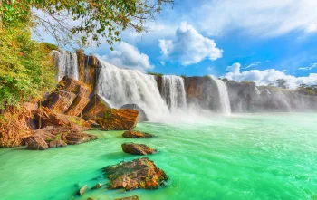 Потоки води водоспаду Дрейнур у В’єтнамі