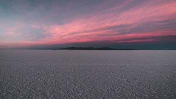 a pink sunset over the uyuni salt flats in bolivia, solonchak uyuni, bolivia, clouds, deserts, evening, evenings, twilight, dus, landscapes, mountains, peaks, hills, sky, sunsets, sunset, nature, world