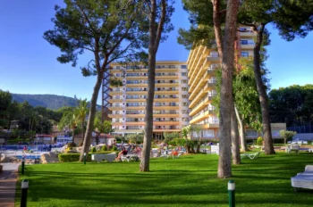 A sunny day on the hotel grounds in Spain