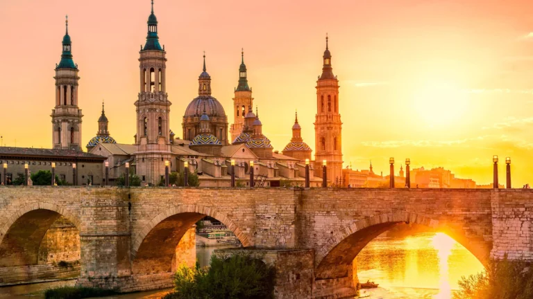 The Basilica of Nuestra Señora del Pilar and the Puente de Piedra Bridge in Zaragoza