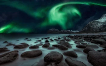 A green glow over the coast of the Lofoten Islands