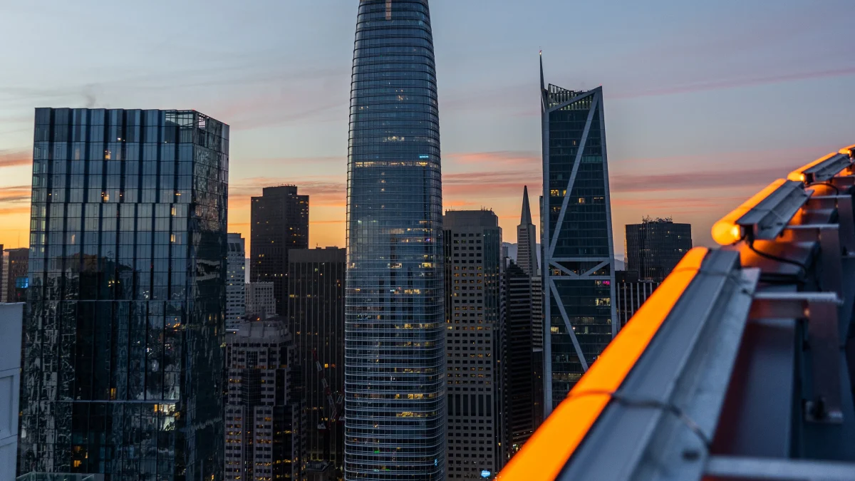 Силуети хмарочосів Salesforce Tower