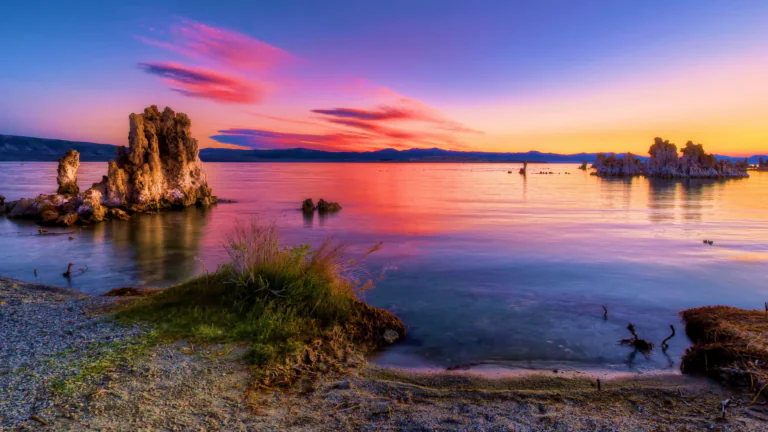 Sunset over the limestone towers of Mono Lake in California