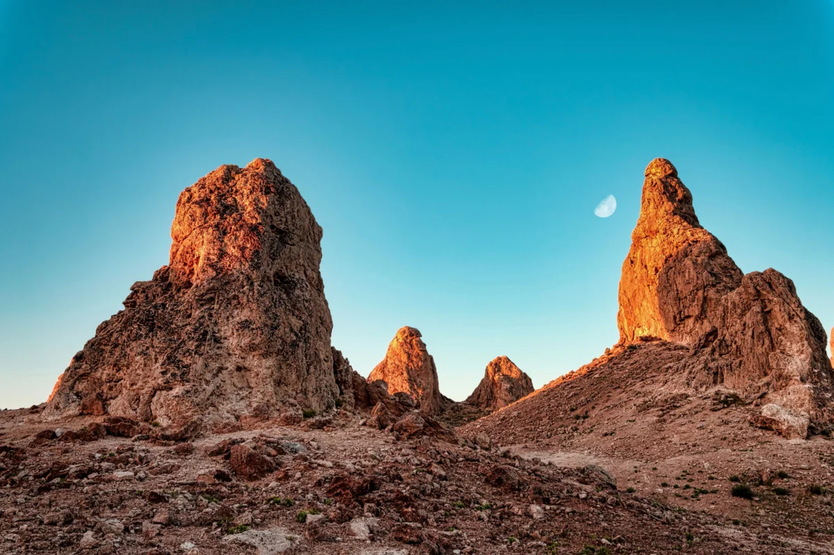 The moon over the rocky peaks of the Thron Pinnacles in California at sunset