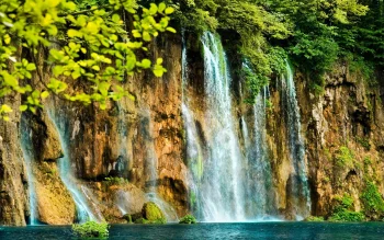 Streams of water flowing down the cliffs of Plitvice Lakes