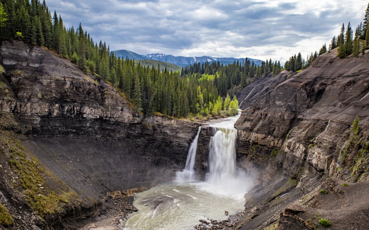 water flows in a canadian canyon, helmken (british columbia, canada), canada, canyons, cliffs, clouds, fir trees, coniferous trees, forest, forests, landscapes, mountains, peaks, hills, rivers, canals, streams, waterfalls, nature